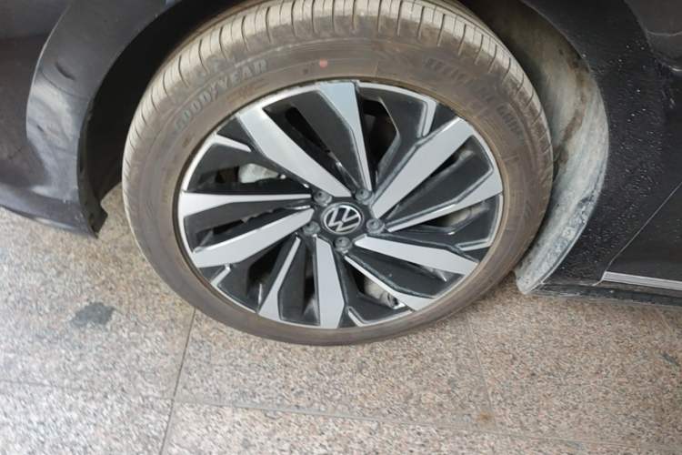 Used Volkswagen Passat 2024 330TSI Elite Edition Left Front Wheel Hub