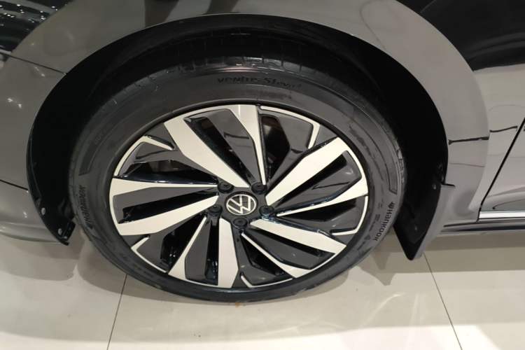 Used Volkswagen Passat 2024 380TSI Dragon Edition Left Front Wheel Hub