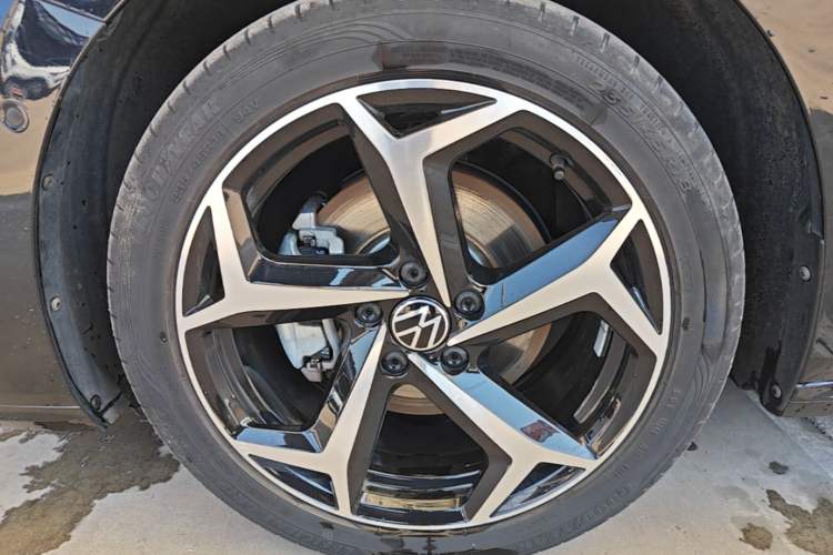 Used Volkswagen Passat 2024 380TSI Starry Dragon Edition Left Front Wheel Hub