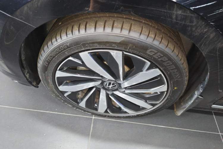 Used Volkswagen Passat 2024 330TSI Elite Edition Left Front Wheel Hub