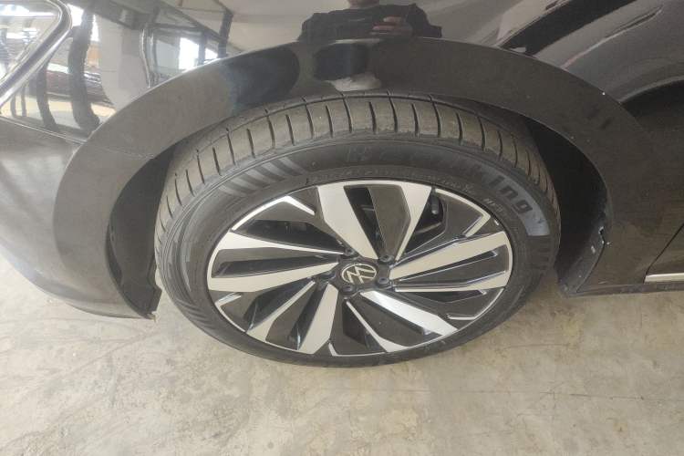 Used Volkswagen Passat 2024 380TSI Elite Edition Left Front Wheel Hub