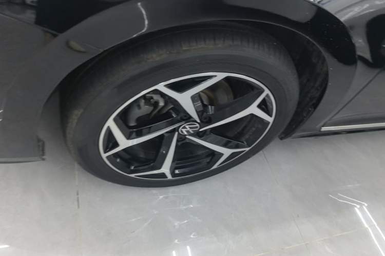 Used Volkswagen Passat 2024 330TSI Starry Elite Edition Left Front Wheel Hub