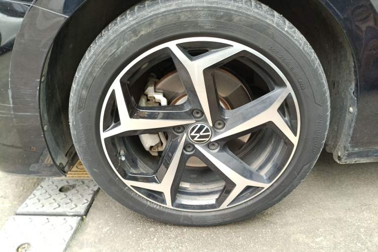 Used Volkswagen Passat 2024 380TSI Starry Elite Edition Left Front Wheel Hub
