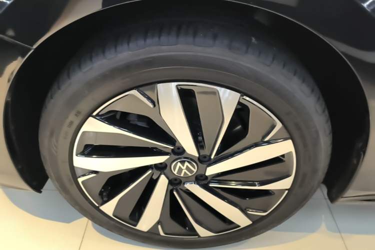 Used Volkswagen Passat 2024 380TSI Luxury Edition Left Front Wheel Hub