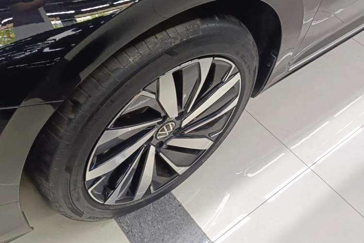Used Volkswagen Passat 2024 380TSI Dragon Edition Left Front Wheel Hub