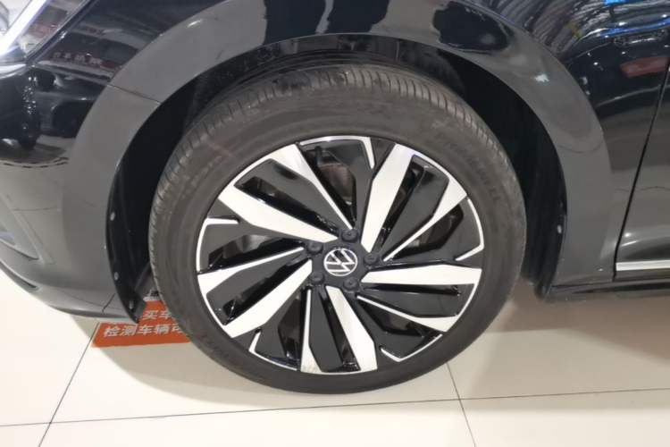 Used Volkswagen Passat 2024 330TSI Elite Edition Left Front Wheel Hub