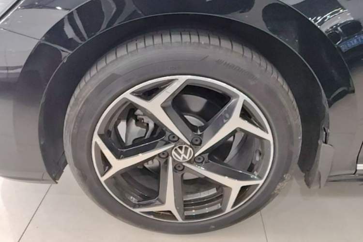 Used Volkswagen Passat 2024 380TSI Starry Elite Edition Left Front Wheel Hub