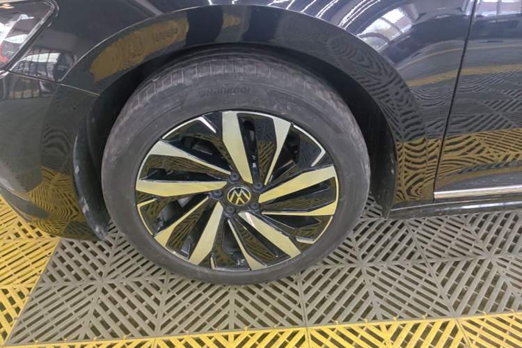 Used Volkswagen Passat 2024 380TSI Dragon Edition Left Front Wheel Hub