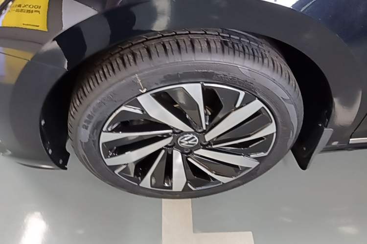 Used Volkswagen Passat 2024 330TSI Elite Edition Left Front Wheel Hub