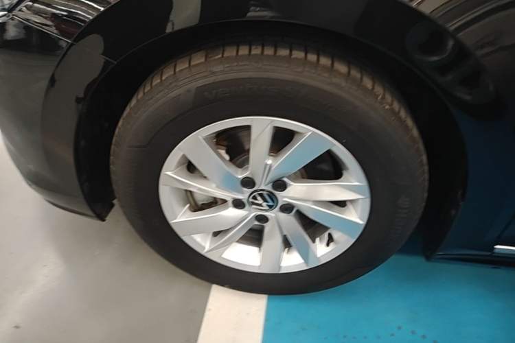 Used Volkswagen Passat 2024 280TSI Business Edition Left Front Wheel Hub