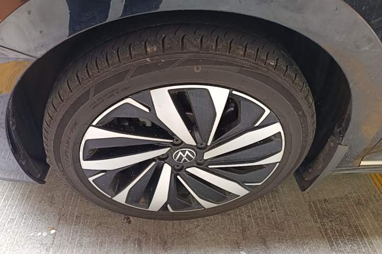 Used Volkswagen Passat 2024 380TSI Luxury Edition Left Front Wheel Hub