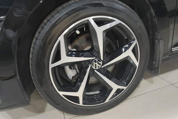 Used Volkswagen Passat 2024 330TSI Starry Elite Edition Left Front Wheel Hub