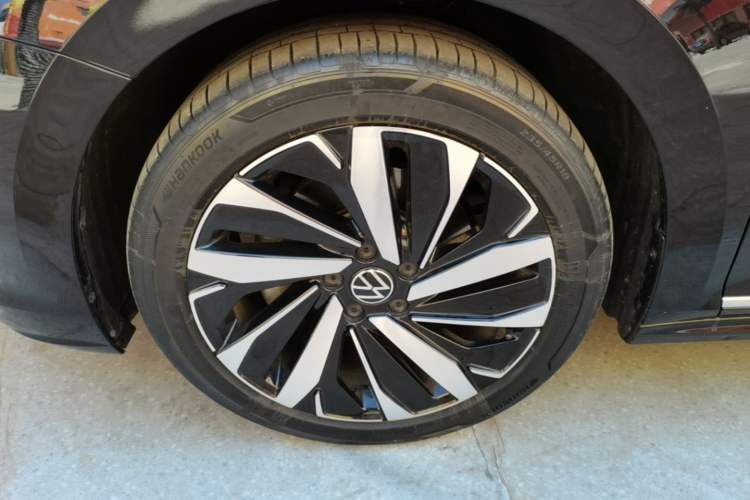 Used Volkswagen Passat 2024 330TSI Elite Edition Left Front Wheel Hub