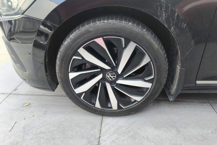 Used Volkswagen Passat 2024 330TSI Elite Edition Left Front Wheel Hub