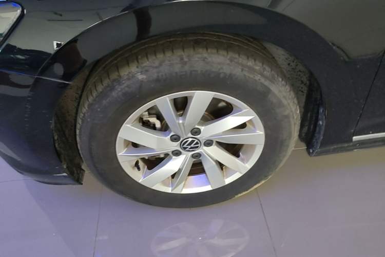Used Volkswagen Passat 2024 280TSI Business Edition Left Front Wheel Hub