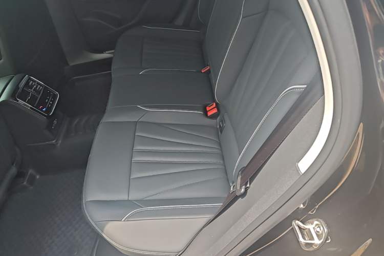 Used Volkswagen Passat 2024 380TSI Starry Luxury Edition Left Rear Seat