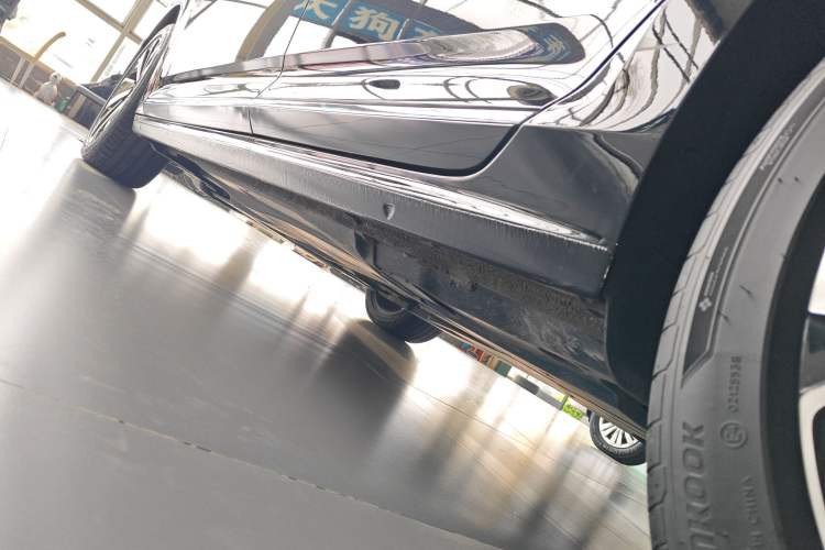 Used Volkswagen Passat 2024 330TSI Elite Edition Left Side Sill