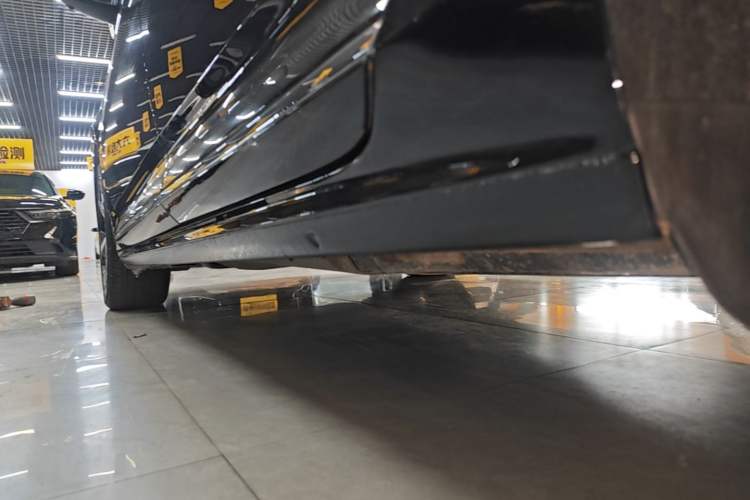 Used Volkswagen Passat 2024 380TSI Starry Dragon Edition Left Side Sill