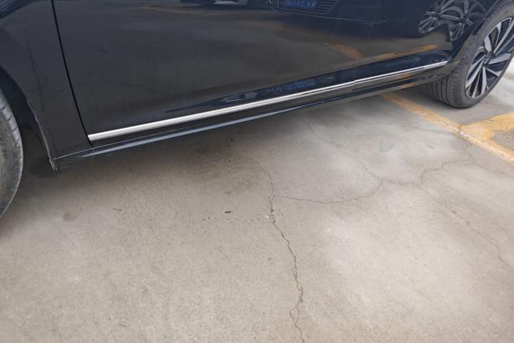 Used Volkswagen Passat 2024 380TSI Luxury Edition Left Side Sill