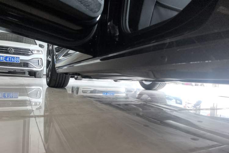 Used Volkswagen Passat 2024 380TSI Starry Luxury Edition Left Side Sill