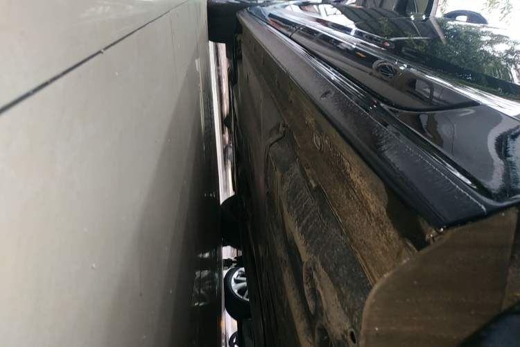 Used Volkswagen Passat 2024 380TSI Luxury Edition Left Side Sill