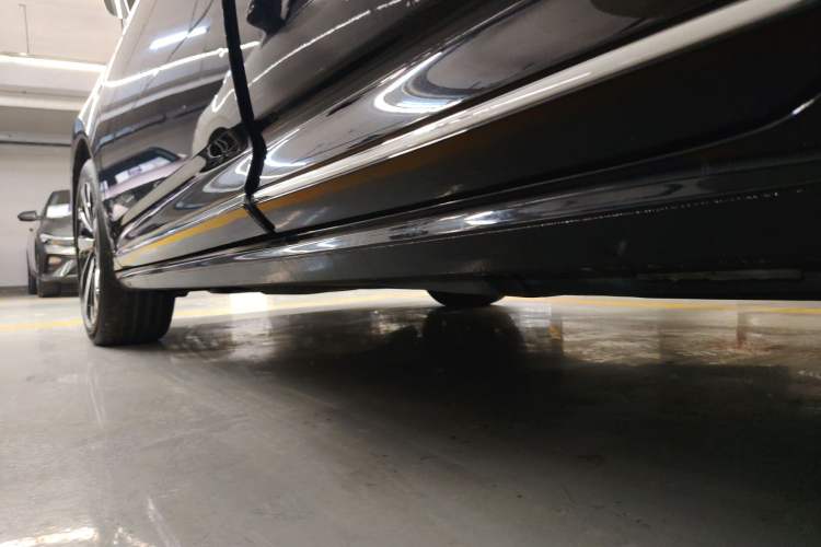 Used Volkswagen Passat 2024 380TSI Dragon Edition Left Side Sill