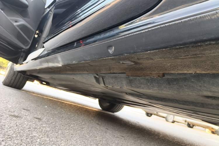 Used Volkswagen Passat 2024 380TSI Dragon Edition Left Side Sill