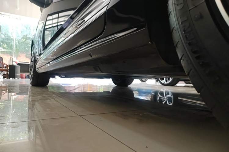 Used Volkswagen Passat 2024 380TSI Luxury Edition Left Side Sill