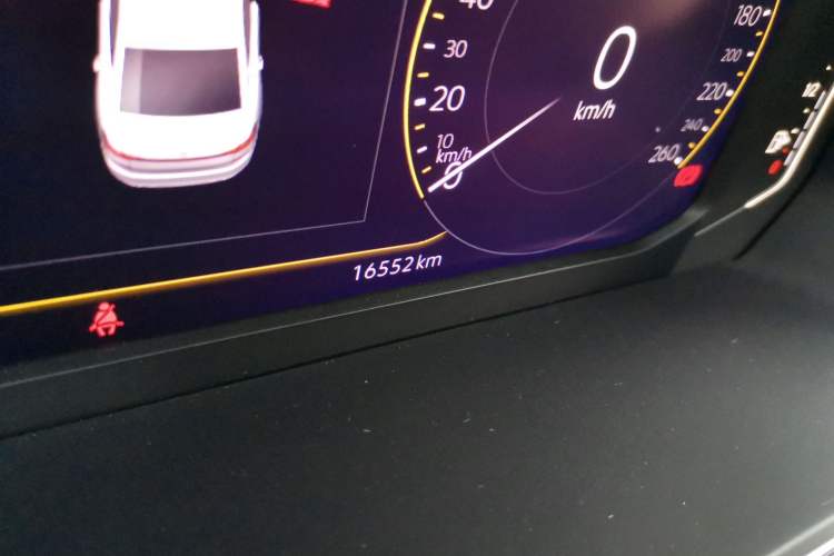 Used Volkswagen Passat 2024 330TSI Elite Edition Odometer Close Up