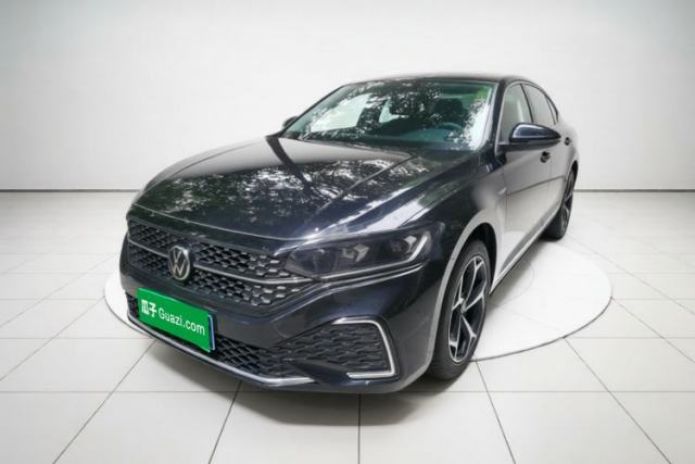 Ojetý Volkswagen Passat 2024 380TSI Starry Dragon Edition