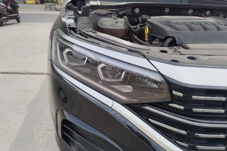 Used Volkswagen Passat 2024 380TSI Luxury Edition Right Front Headlight