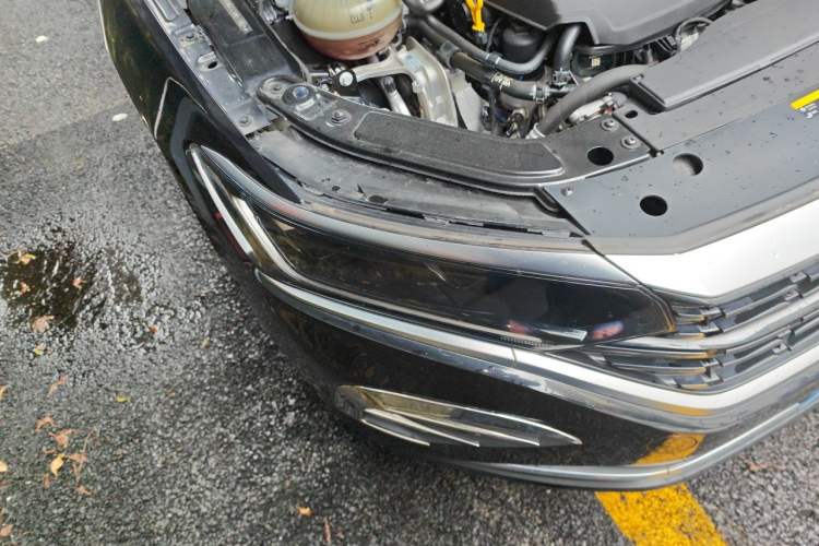 Used Volkswagen Passat 2024 380TSI Dragon Edition Right Front Headlight