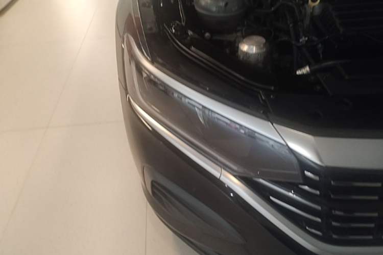 Used Volkswagen Passat 2024 280TSI Business Edition Right Front Headlight