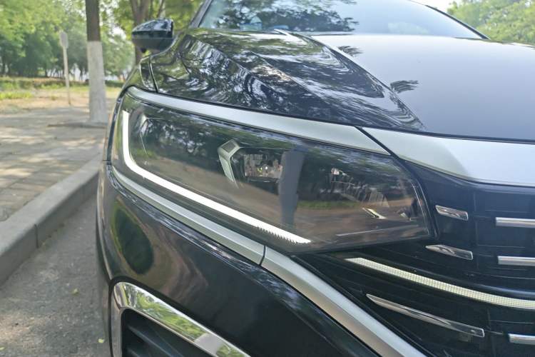 Used Volkswagen Passat 2024 380TSI Dragon Edition Right Front Headlight