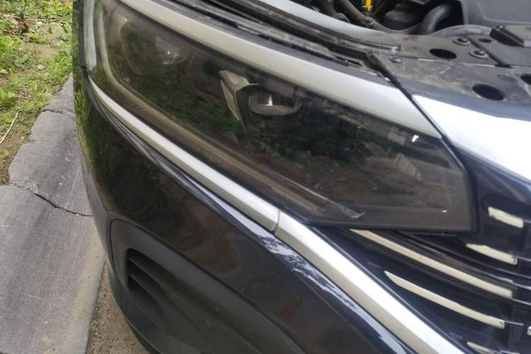 Used Volkswagen Passat 2024 380TSI Dragon Edition Right Front Headlight
