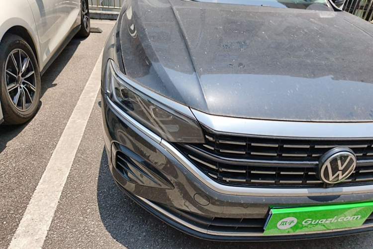 Used Volkswagen Passat 2024 380TSI Luxury Edition Right Front Headlight