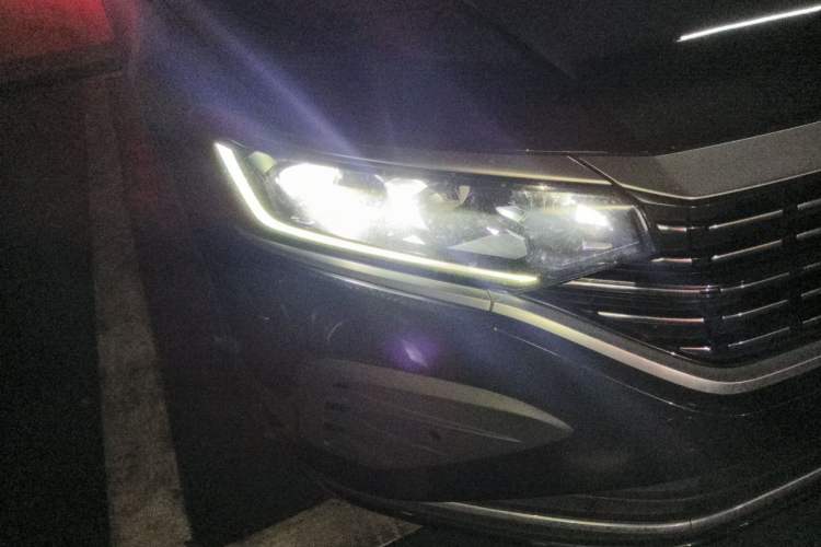 Used Volkswagen Passat 2024 330TSI Elite Edition Right Front Headlight