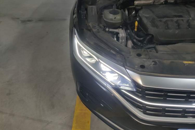 Used Volkswagen Passat 2024 380TSI Luxury Edition Right Front Headlight