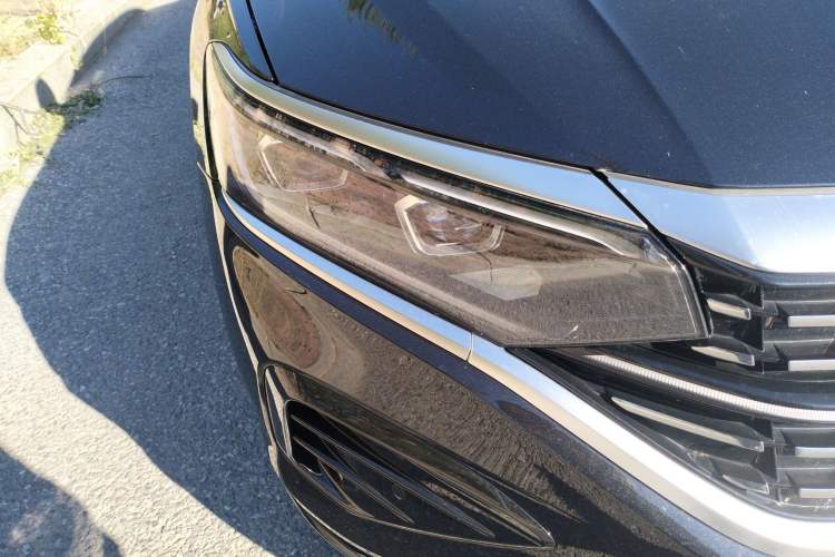 Used Volkswagen Passat 2024 380TSI Luxury Edition Right Front Headlight