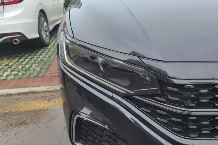 Used Volkswagen Passat 2024 380TSI Starry Dragon Edition Right Front Headlight