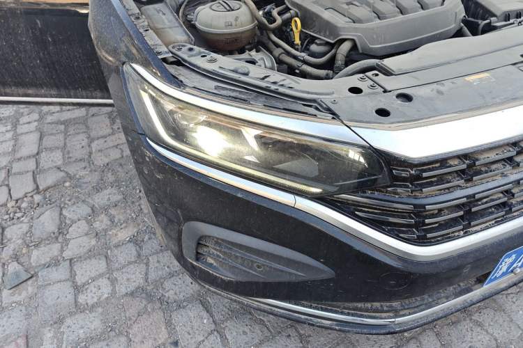 Used Volkswagen Passat 2024 330TSI Elite Edition Right Front Headlight
