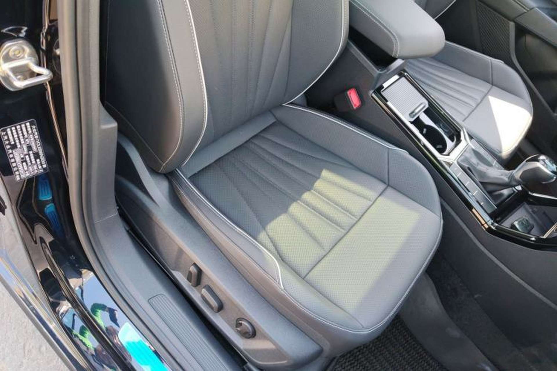 Used Volkswagen Passat 2024 380TSI Elite Edition Right Front Seat