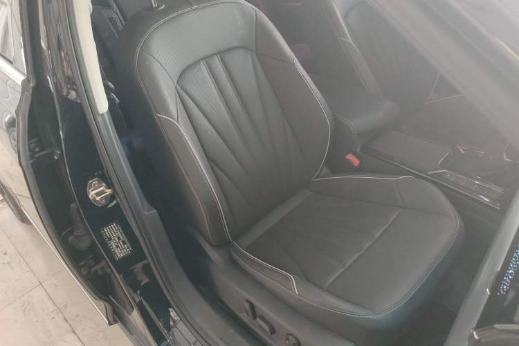 Used Volkswagen Passat 2024 380TSI Starry Dragon Edition Right Front Seat