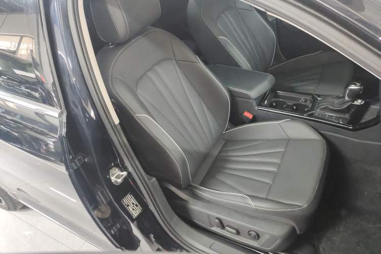Used Volkswagen Passat 2024 330TSI Starry Elite Edition Right Front Seat
