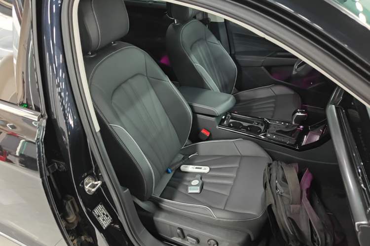 Used Volkswagen Passat 2024 380TSI Dragon Glory Edition Right Front Seat