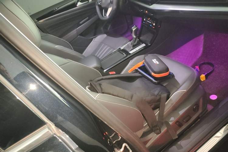 Used Volkswagen Passat 2024 380TSI Elite Edition Right Front Seat
