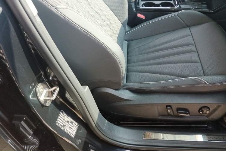 Used Volkswagen Passat 2024 330TSI Elite Edition Right Front Seat