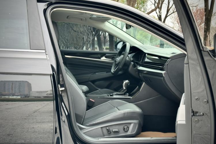 Used Volkswagen Passat 2024 380TSI Luxury Edition Right Front Seat