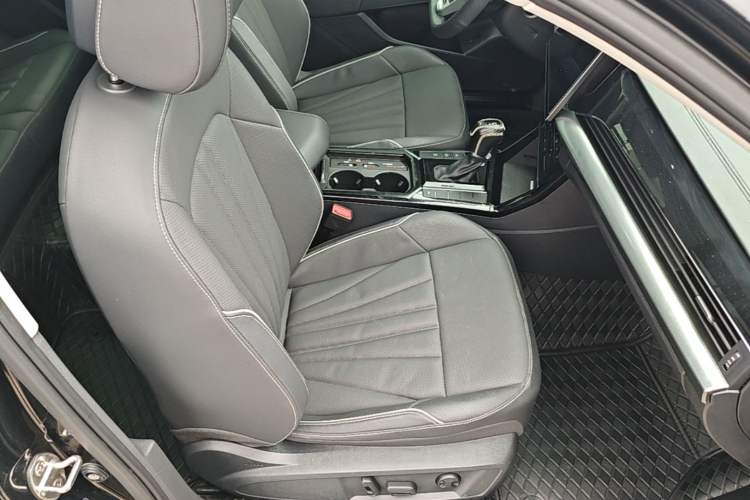 Used Volkswagen Passat 2024 380TSI Dragon Edition Right Front Seat