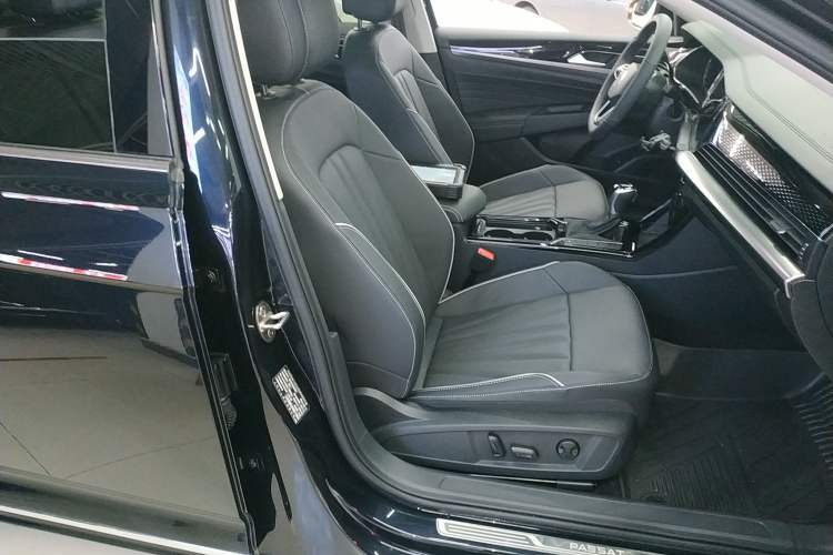 Used Volkswagen Passat 2024 380TSI Dragon Edition Right Front Seat